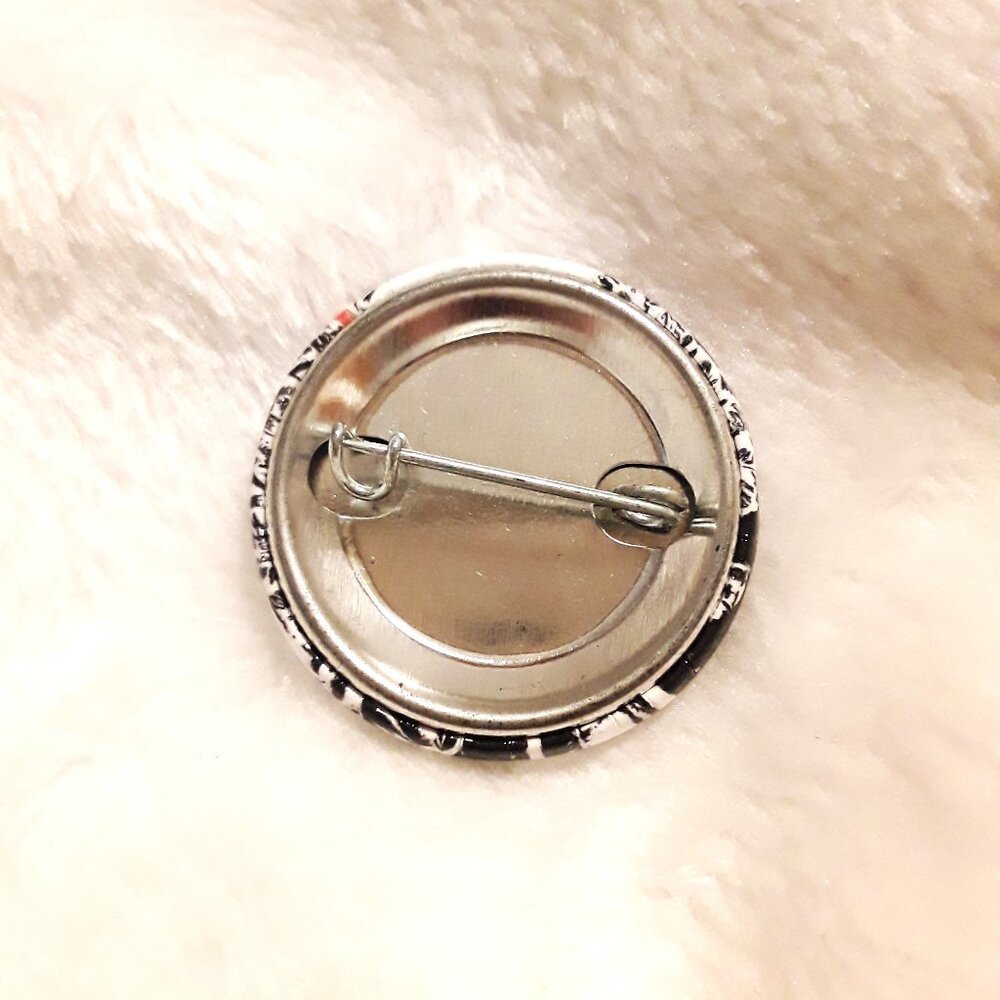 Paramore Riot! Mini Collector's Pin - Picture 2 of 2